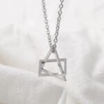 Collar De Triangulo Cuadrado