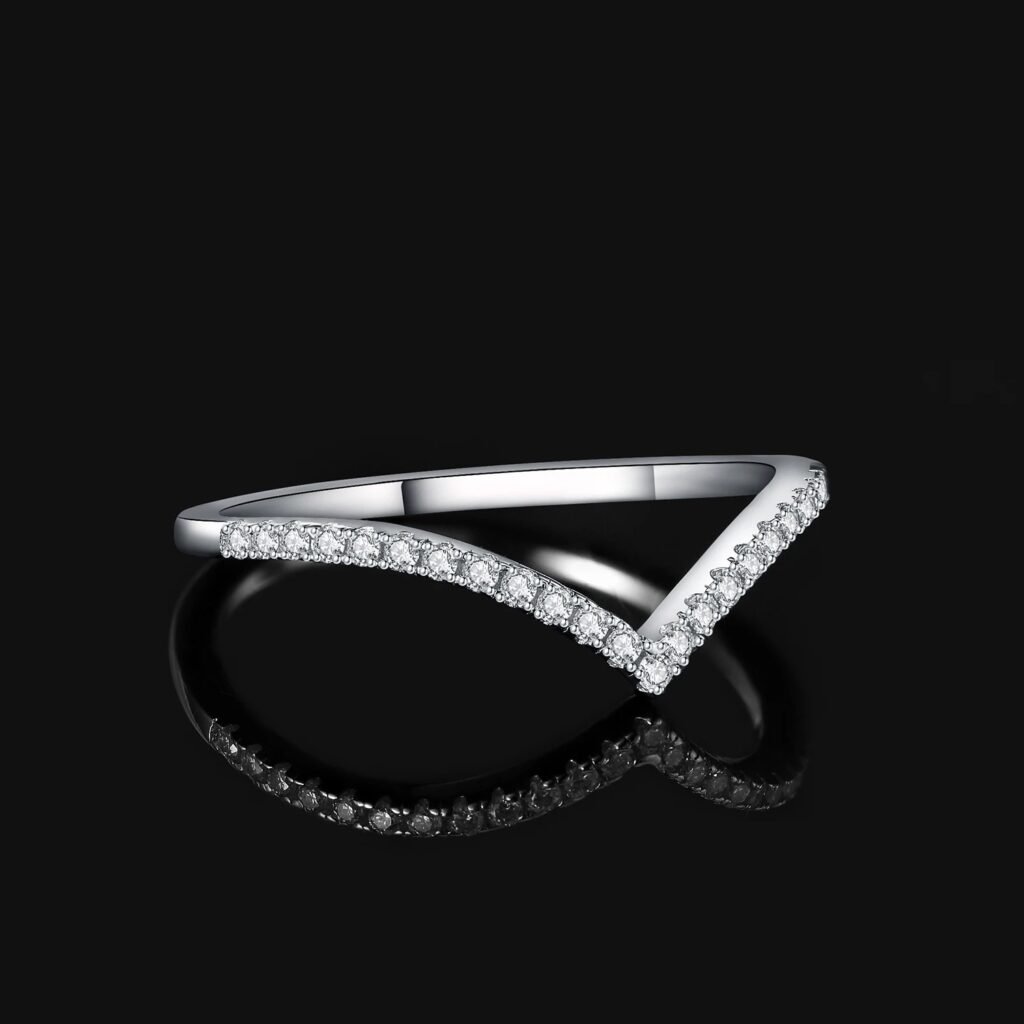 Anillo Minimal V Glow – Plata Esterlina - Detalle