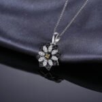 Collar Black Petal - Plata Esterlina