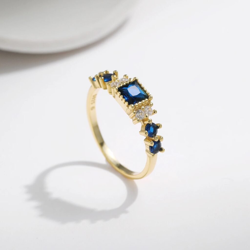 Anillo Royal Blue – Chapa De Oro - Detalle